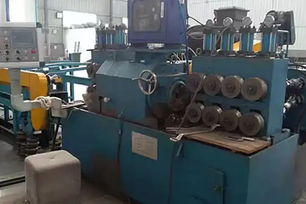 Centerless grinding machine Centerless grinding machine