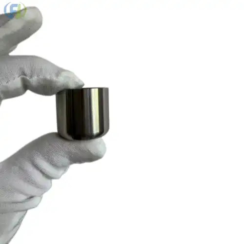 Crucibule di zirconiu puru Zr702 15 ml, purezza 99.2%, per usu di ricerca in laburatoriu.